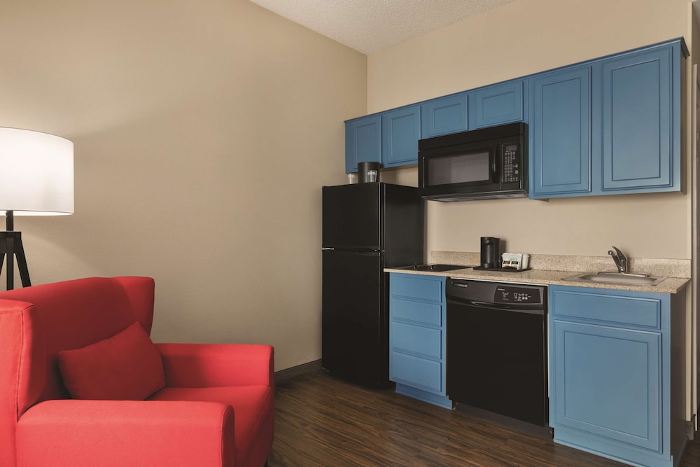 Country Inn and Suites By Radisson, Hagerstown, MD 5/39
