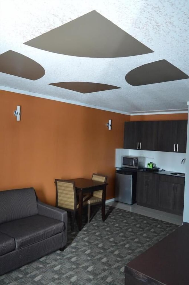 Airport Travellers Inn 34/51