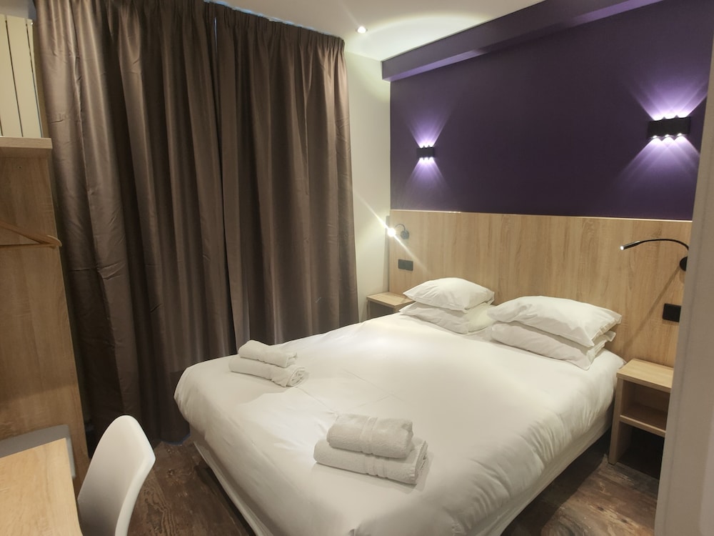 HOTEL MODERN EST 19/37