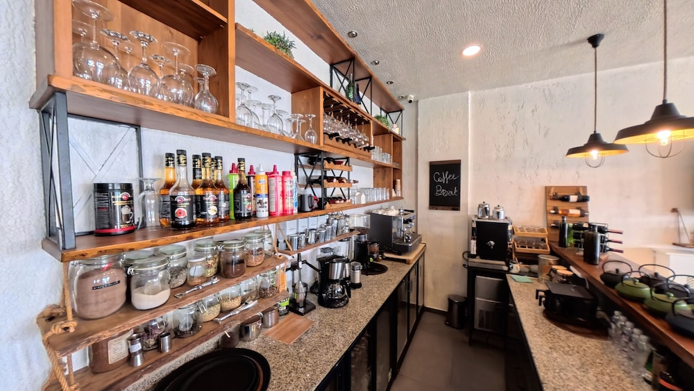 8 Rooms Boutique Hotel 35/50