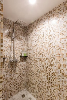 Asia Hotels Group (Poonpetch Hotel) 62/63