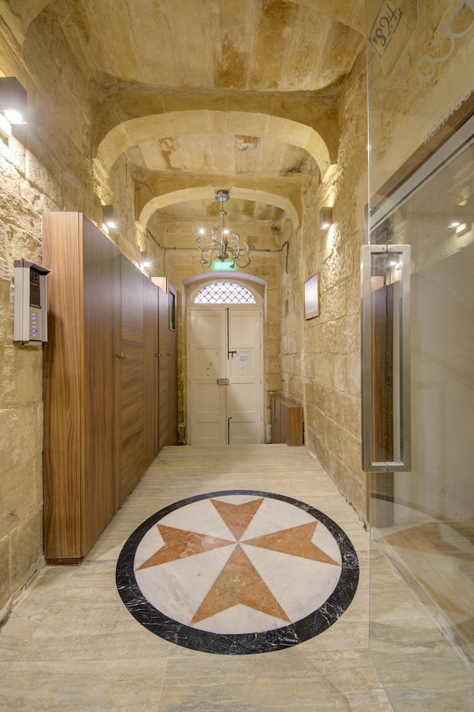 Tritoni harbour suites 6/55