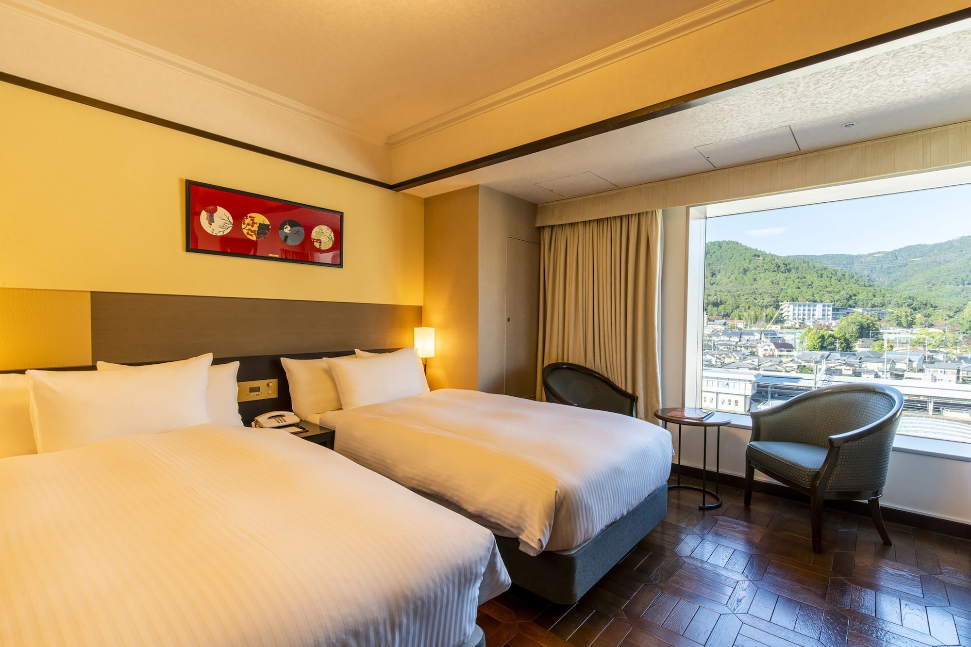 DELUXE, TWIN BEDS
