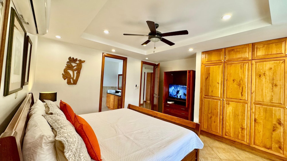 2 BEDROOMS, CONDO, COMFORT, CORNER