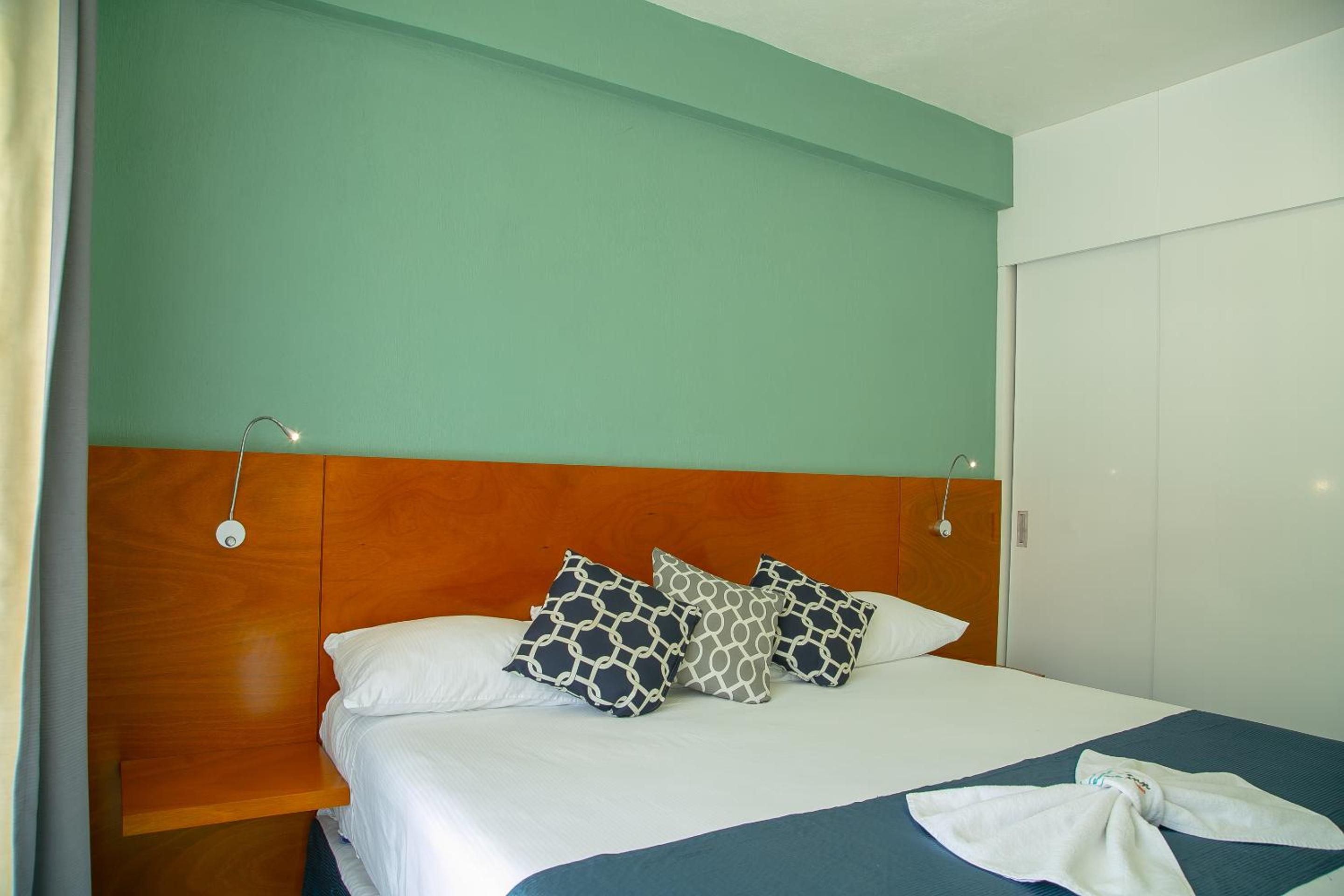 Relax Inn Suites 11/50