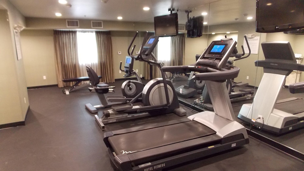 Holiday Inn Express Bakersfield 16/33