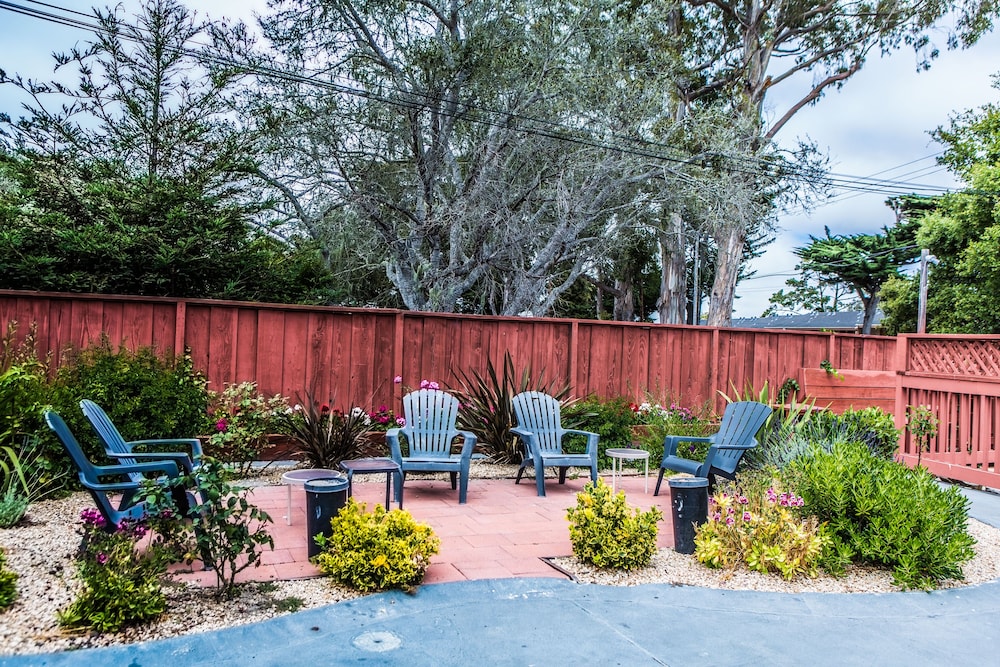 Pelican Inn Monterey Ca 64/69