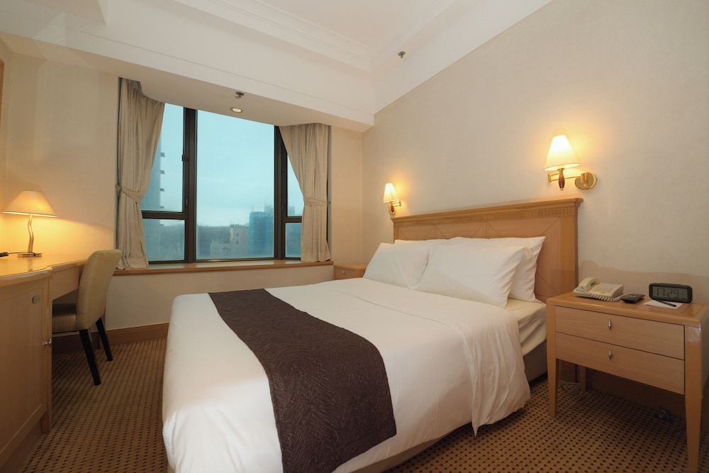 FAMILY SUITE, MULTIPLE BEDS, SOFA