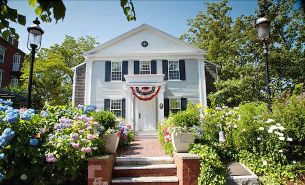 Jared Coffin House 5/62