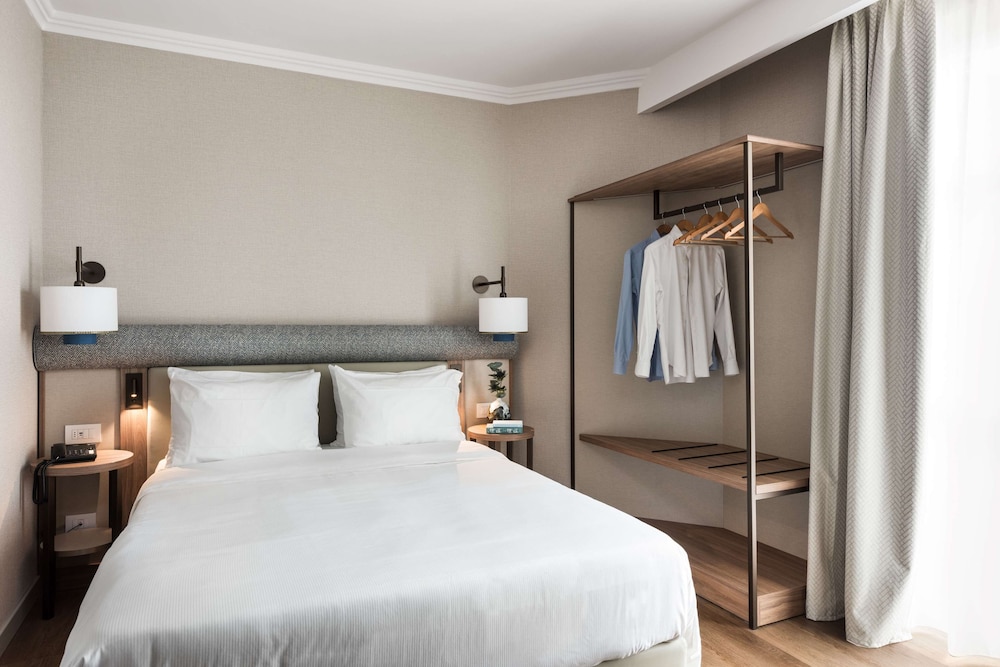 Room, Queen Bed