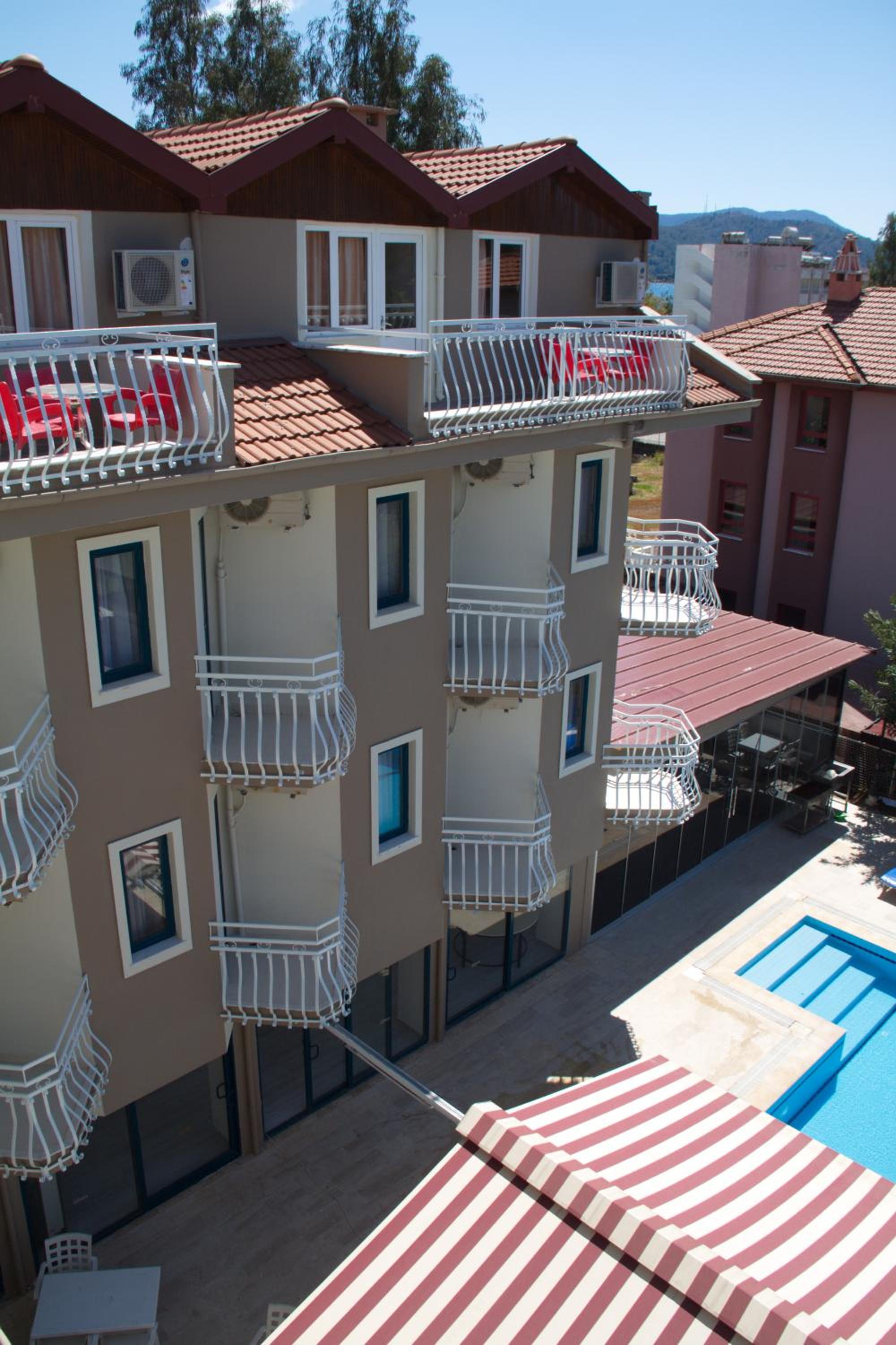 Remer Hotel 4/50