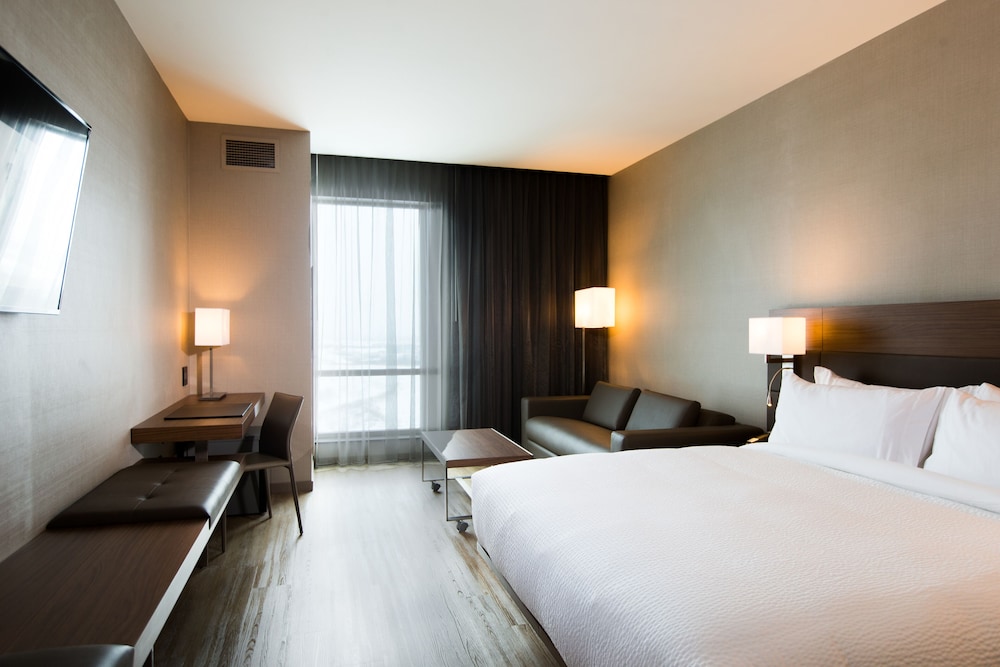 Ac Hotel By Marriott Cincinnati At Liberty Center 12/50