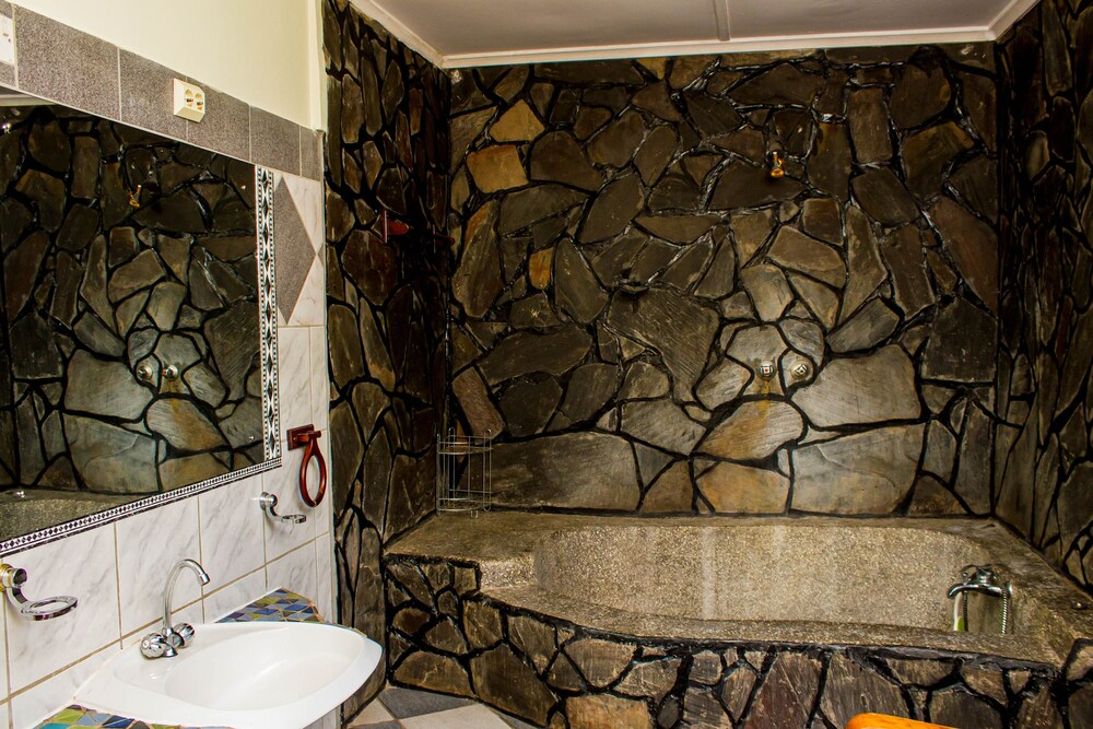 Stone Guest House 18/19