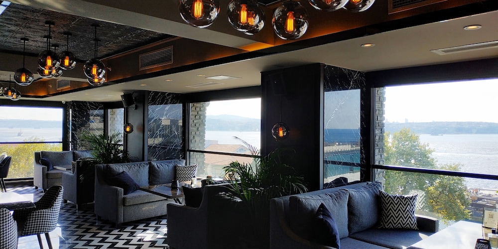 Tonight Hotel Port 26/44