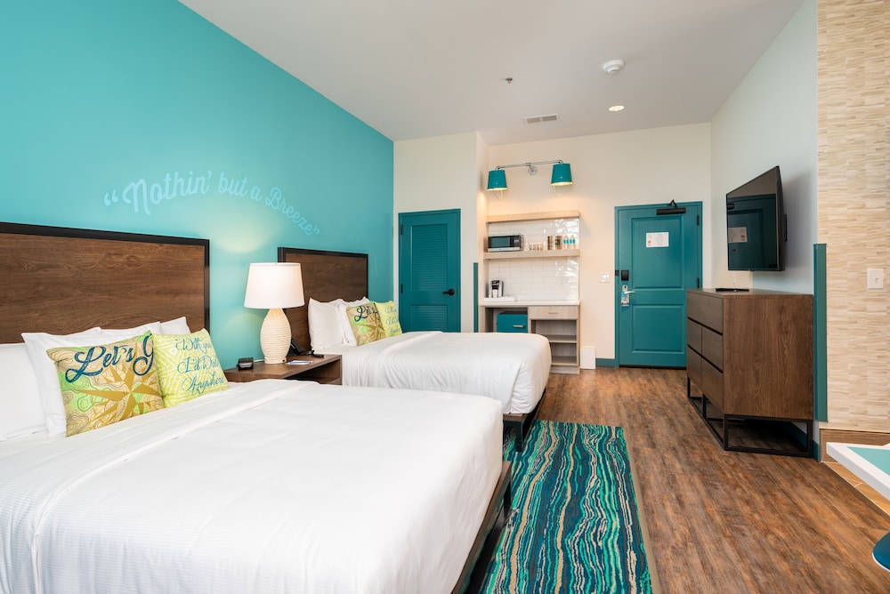 Standard, 2 Queen Beds, Mountain View, Accessible