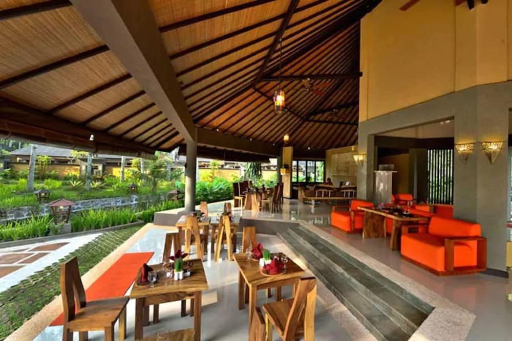 GINO FERUCI VILLA UBUD 34/46