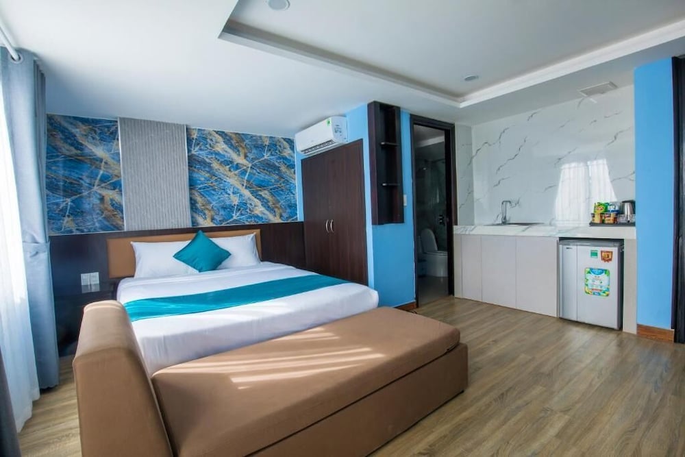 DELUXE, DOUBLE BED