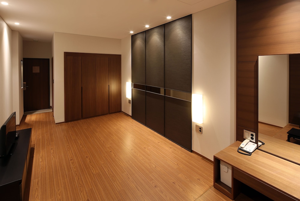 Dukgu Oncheon Resort Hotel 26/50