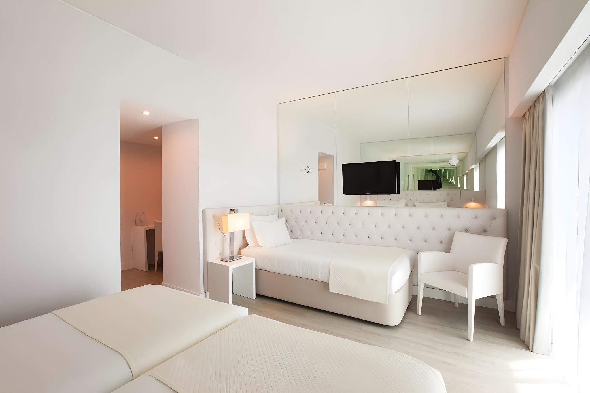 Room, Triple