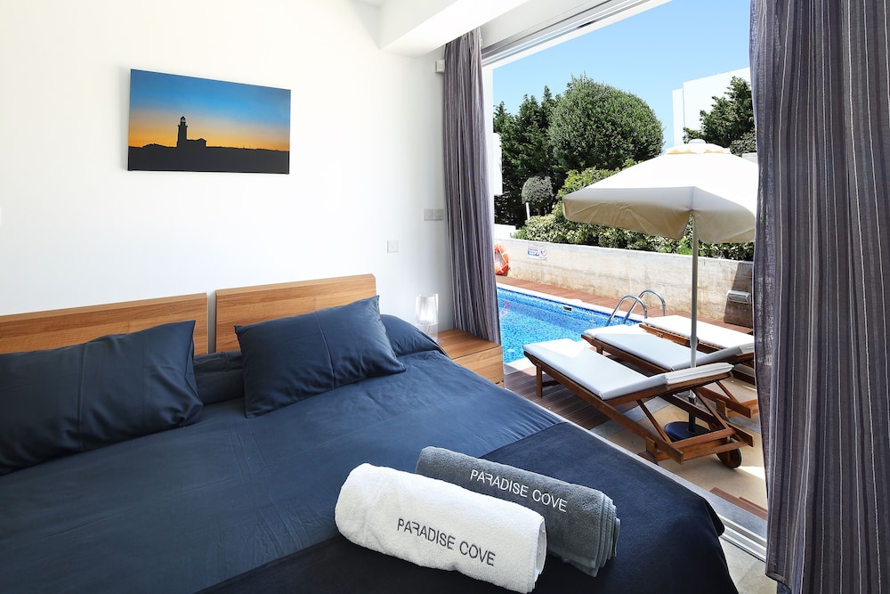 Paradise Cove Luxurious Beach Villas 12/50