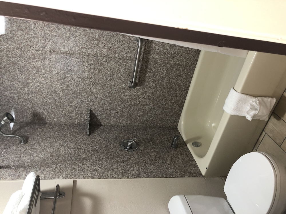 Quality Inn Madisonville TX 14/41