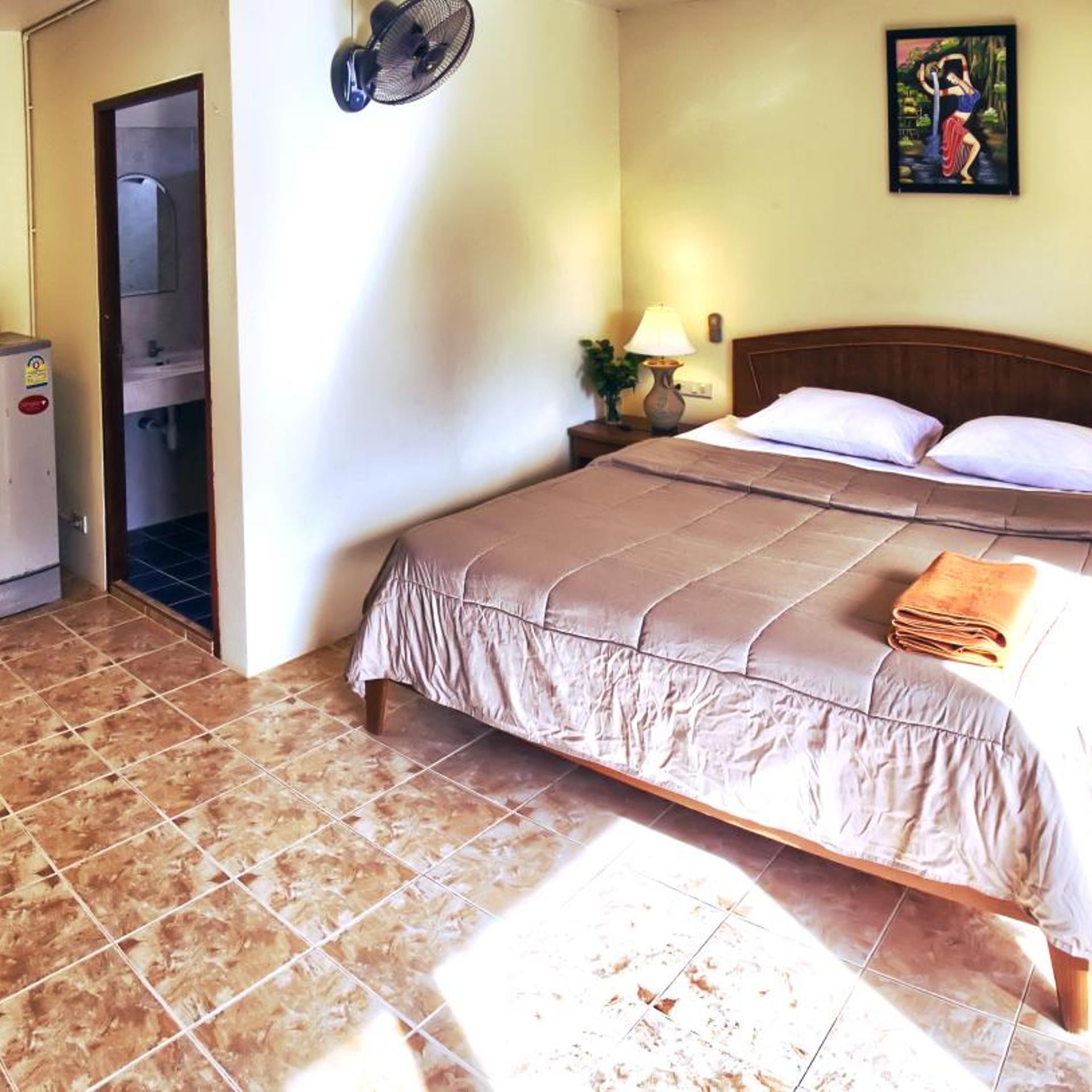 Hugs Guesthouse And Hostel 5/16