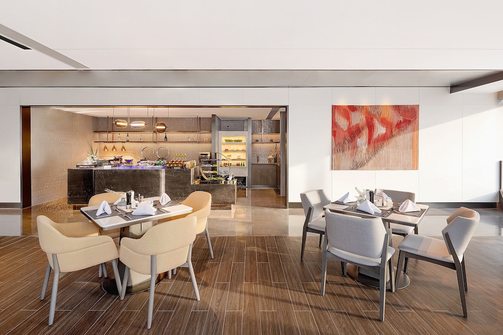 Crowne Plaza Qingdao Jinshui 47/84