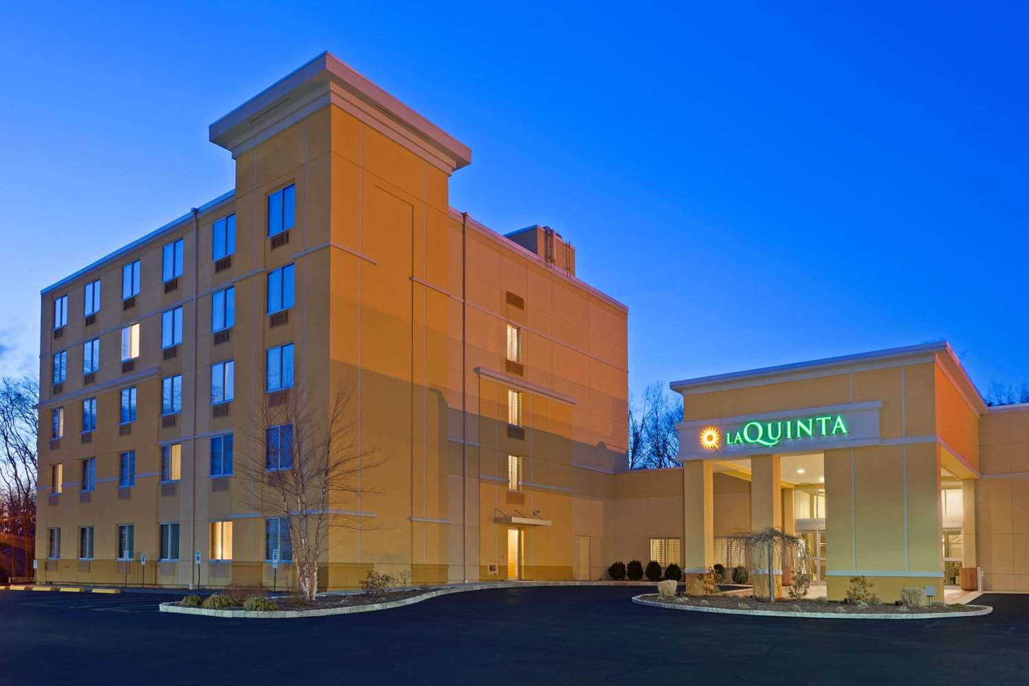 La Quinta Inn & Suites by Wyndham Danbury 51/58