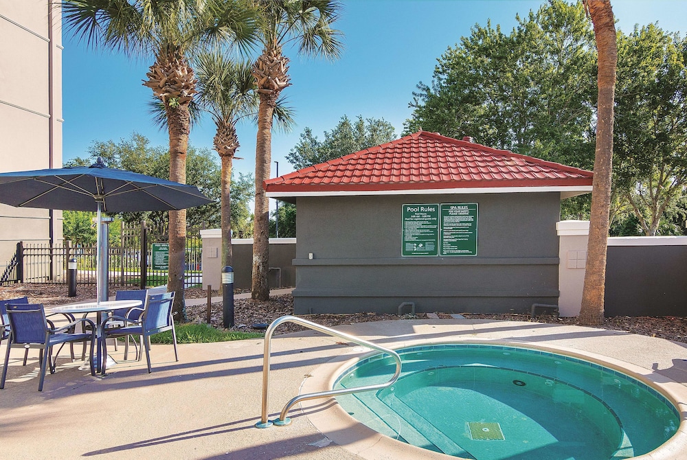 La Quinta Inn Suites By Wyndham Orlando Ucf 5/45