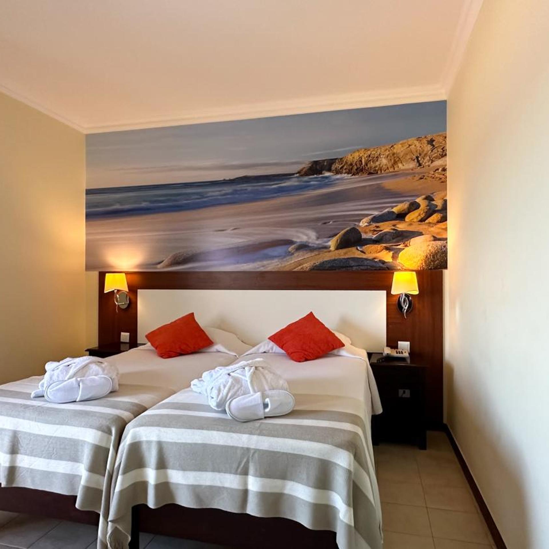 Standard, Twin Beds, Avenida Praia 7/10