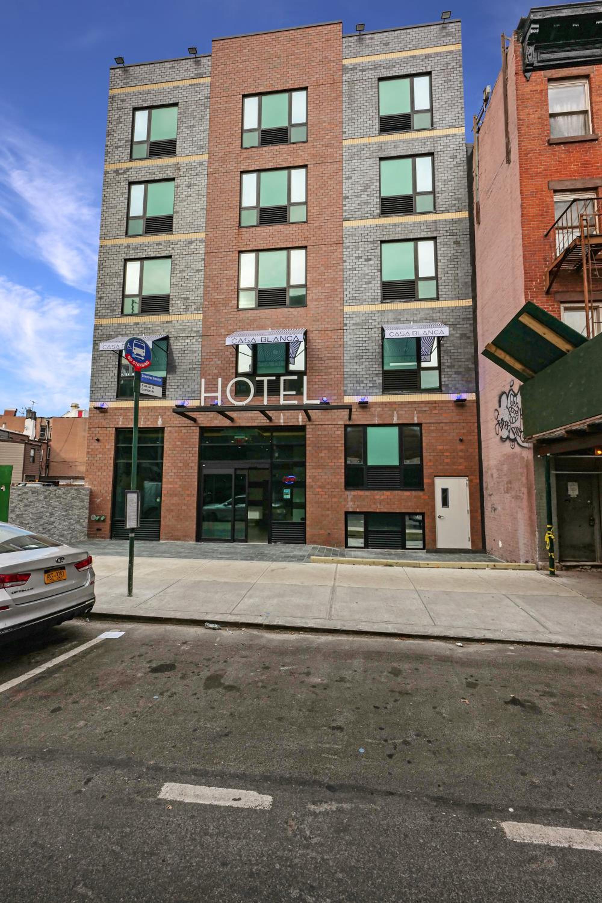 Casa Blanca Hotel Brooklyn 25/29