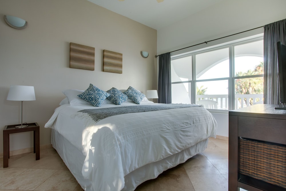 2 Bedrooms, King and Twin Beds, Lagoon Bay View