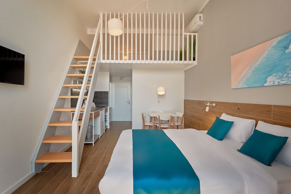 Hotel Larimar 12/50