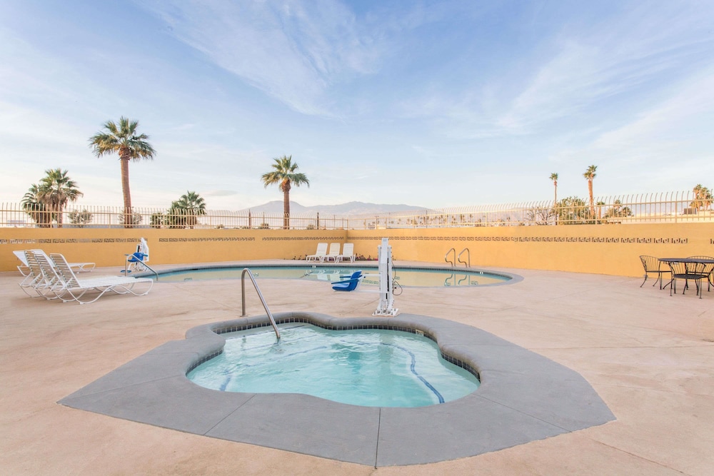 Days Inn by Wyndham Indio 3/36