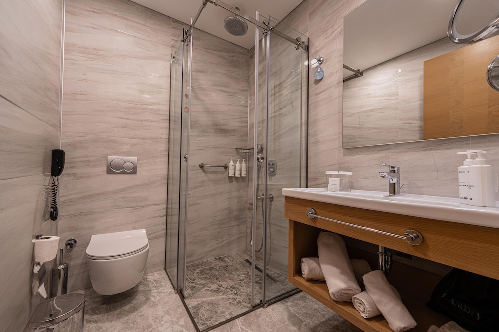 Radisson Hotel Istanbul Harbiye 47/49