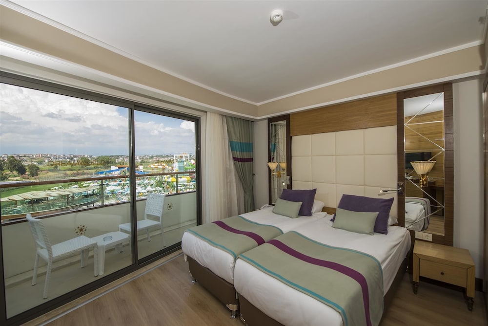 Dream World Aqua Hotel 7/50