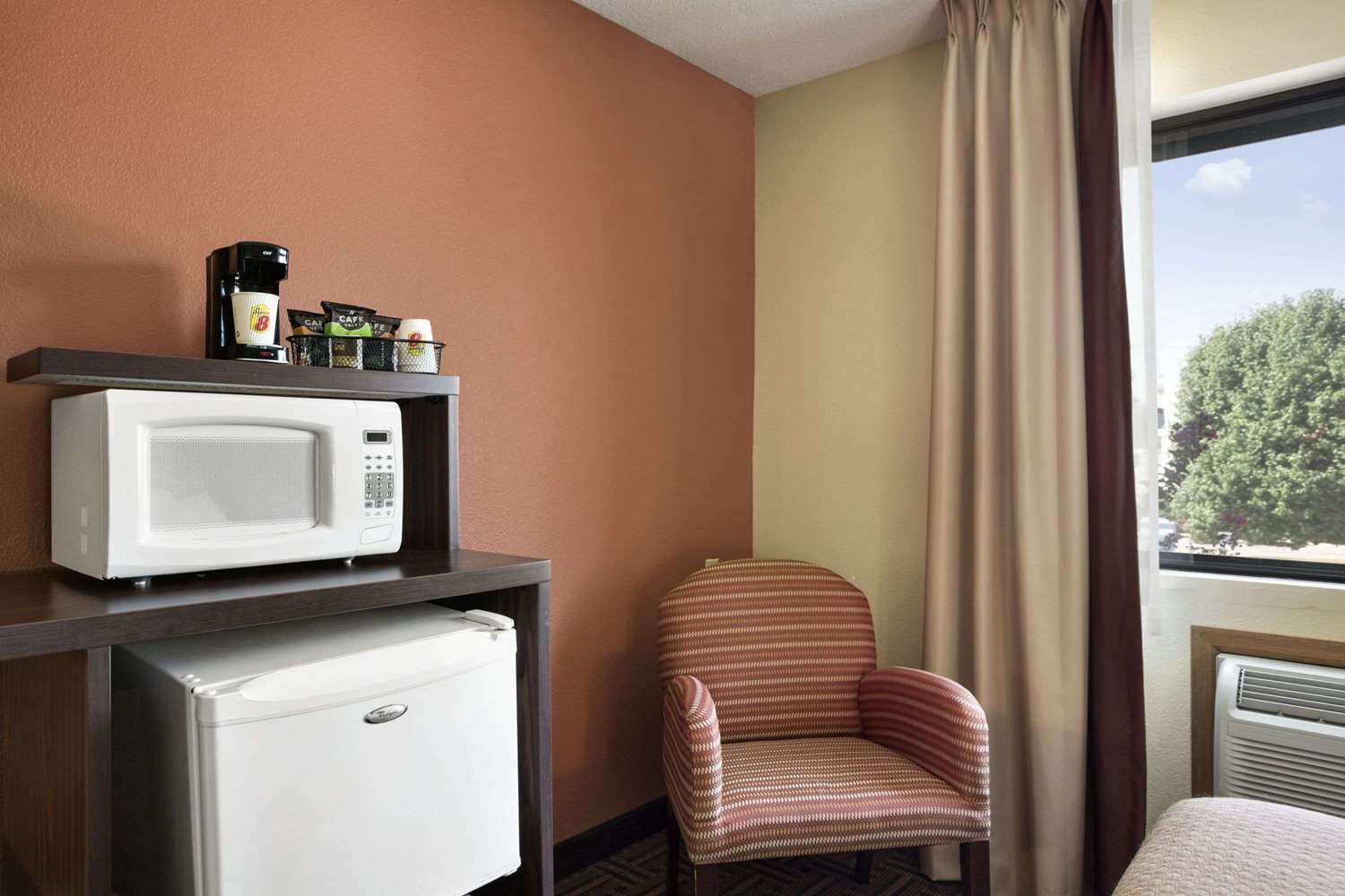 Super 8 By Wyndham Carbondale 21/23