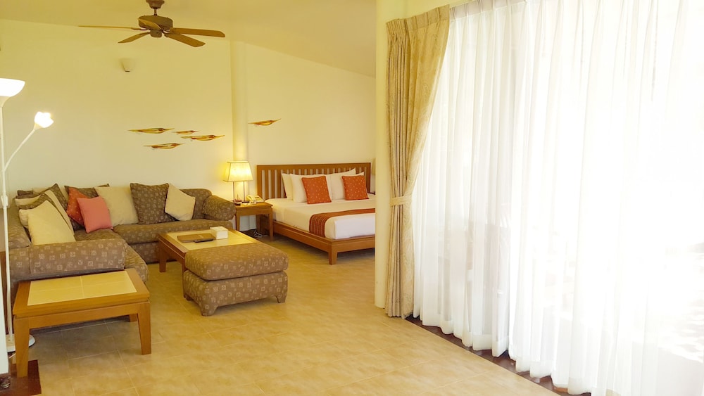 Birds & Bees Resort 53/68