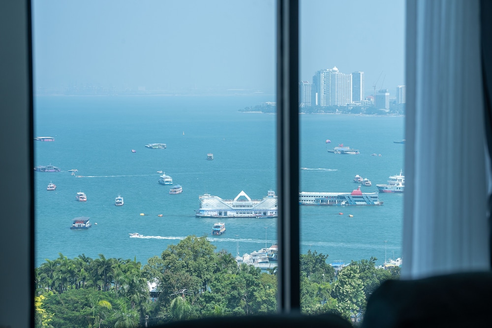The Point Pratumnak by PSR ASIA 37/50