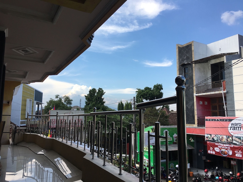 Hotel Alami near Alun-Alun Klaten 4/40