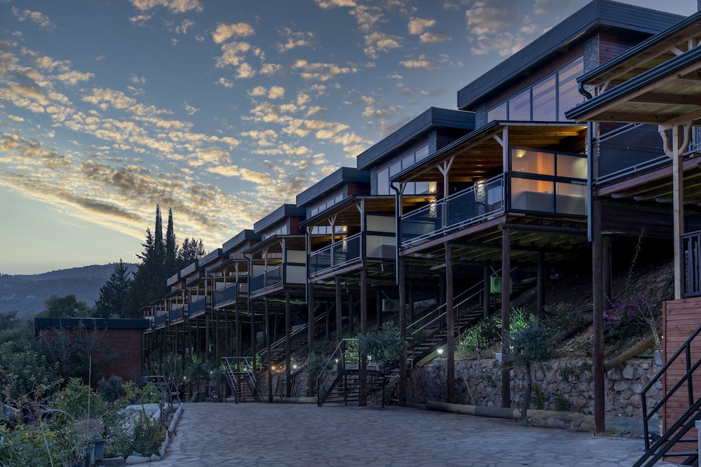 La Veranda Villas 3/25