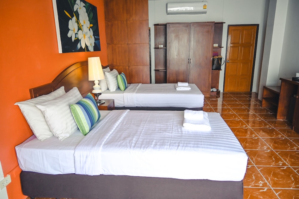 ROOM, TWIN BEDS