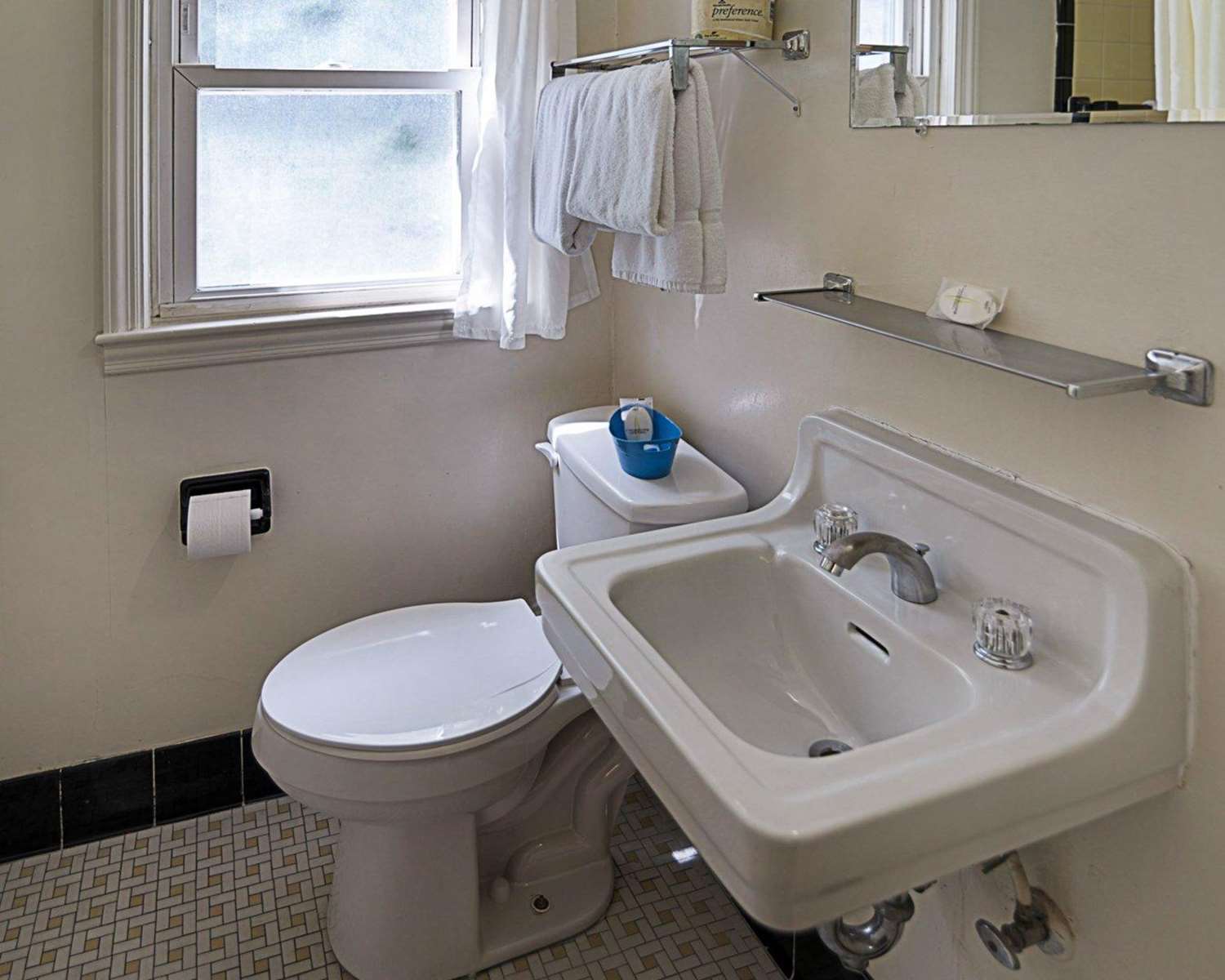 Econo Lodge Westminster, MA 34/36