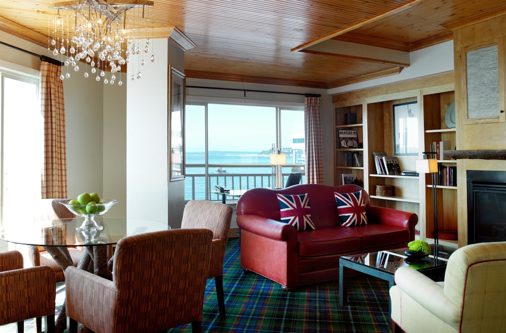 The Edgewater Hotel 23/50