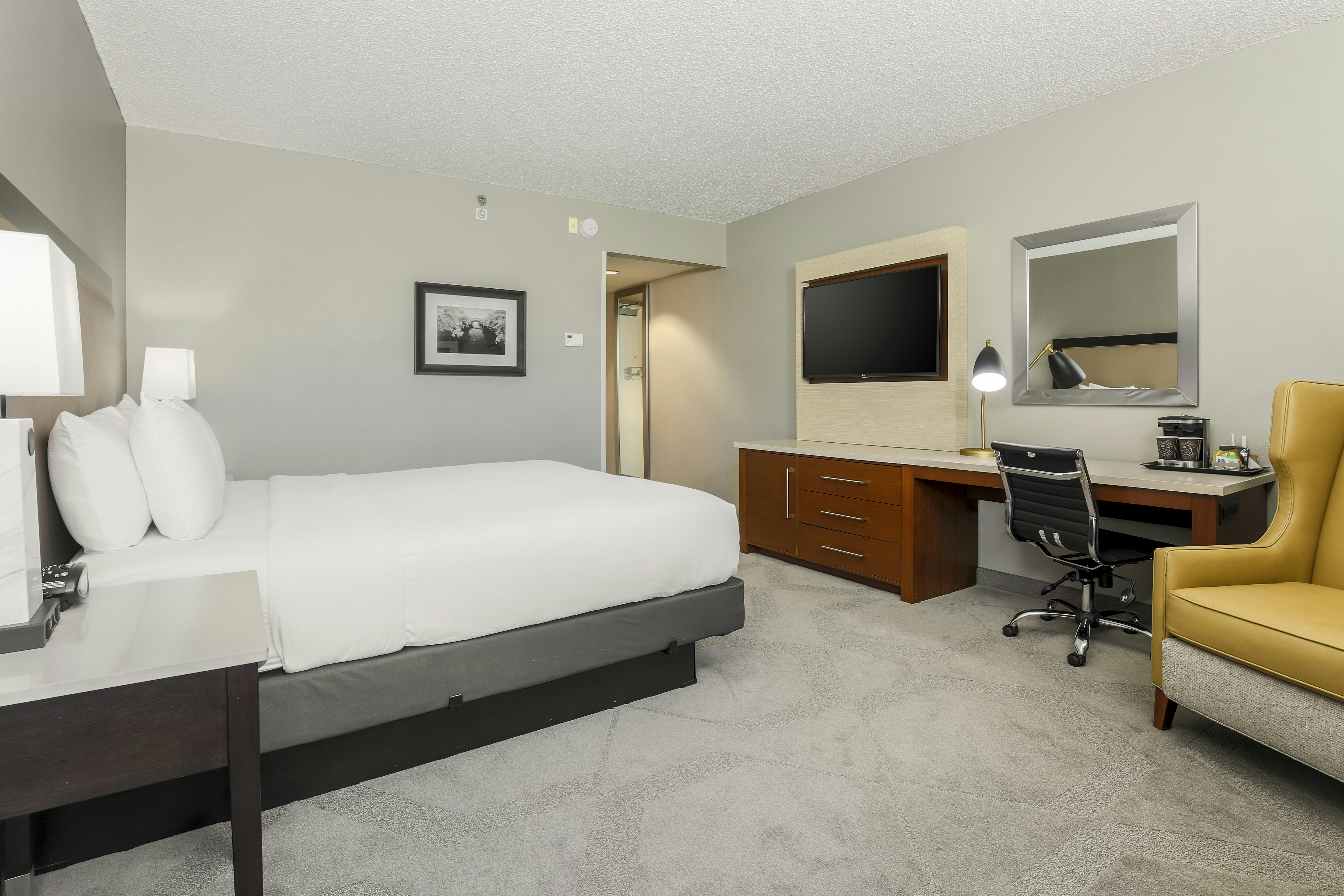 ROOM, KING BED