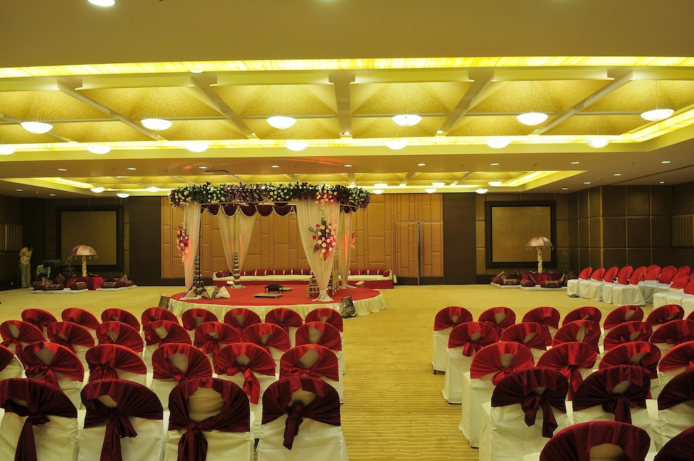 Cambay Grand 44/60