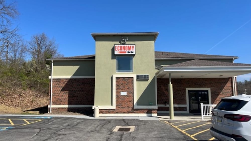 Suburban Studios Coraopolis, PA 33/42