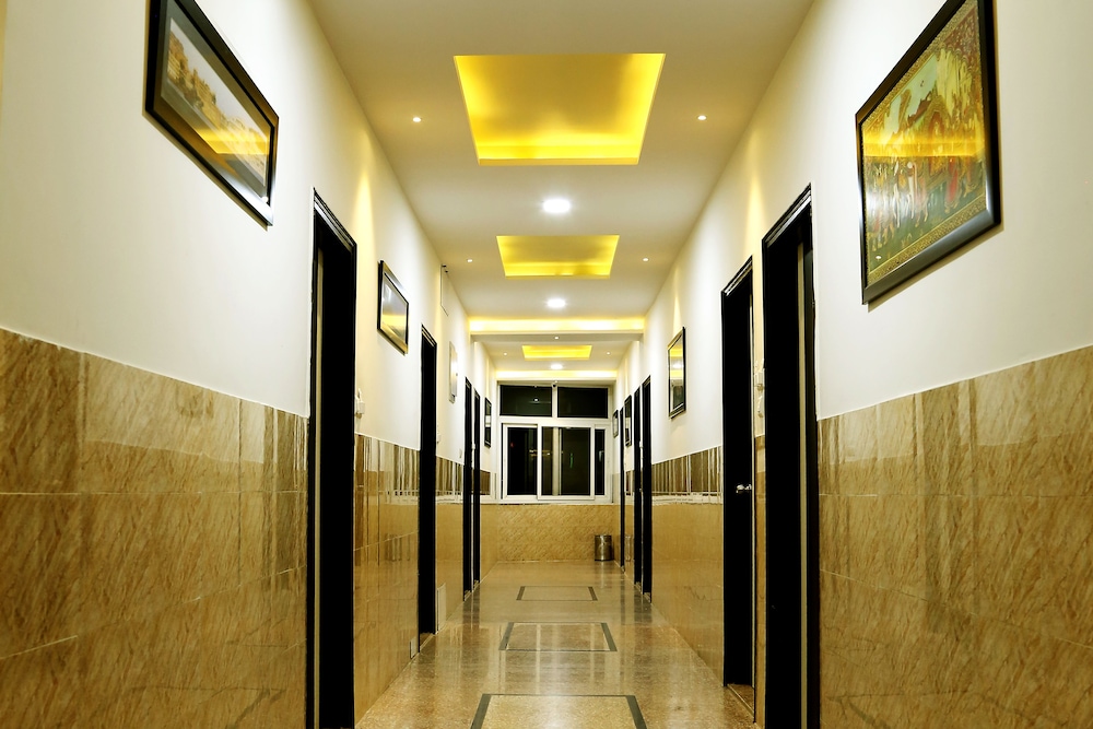 Hotel Royal Dezire 39/48
