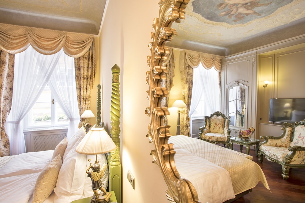 Iron Gate Hotel And Suites 28/71