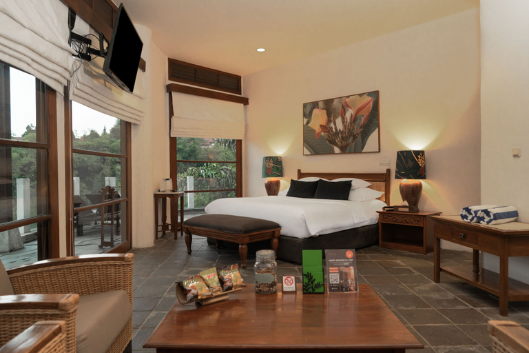 Grand, Pool, Suite